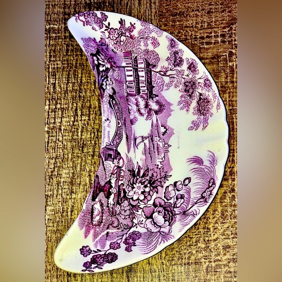 Vintage TONQUIN PLUM Royal STAFFORDSHIRE Clarice Cliff Crescent Bone Plate - Picture 1 of 10